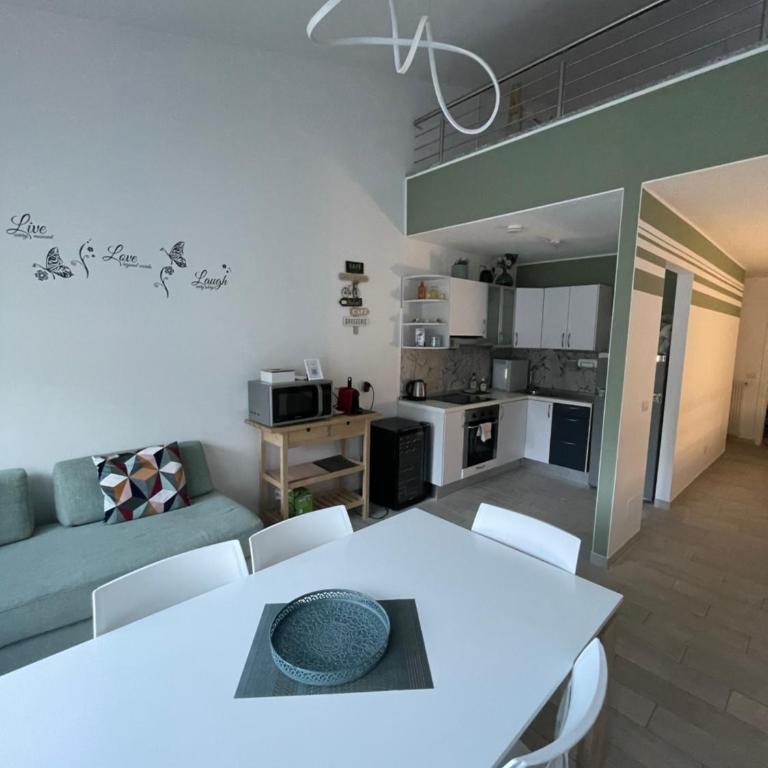 Varenna by Foot - Green House - Apartment with Lake View - 11