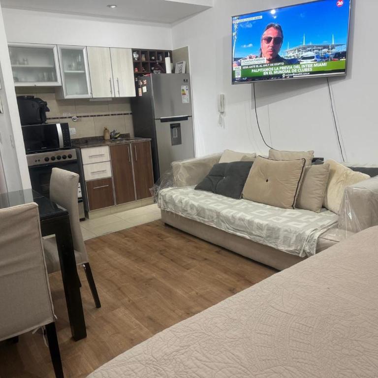 alquiler departamento por dia semana mes en Almagro a pasos de Avenida Corrientes hasta 2 personas comodas wifi balcon Se solicita Seña y Número de contacto - Apartamento de 1 dormitorio - 6