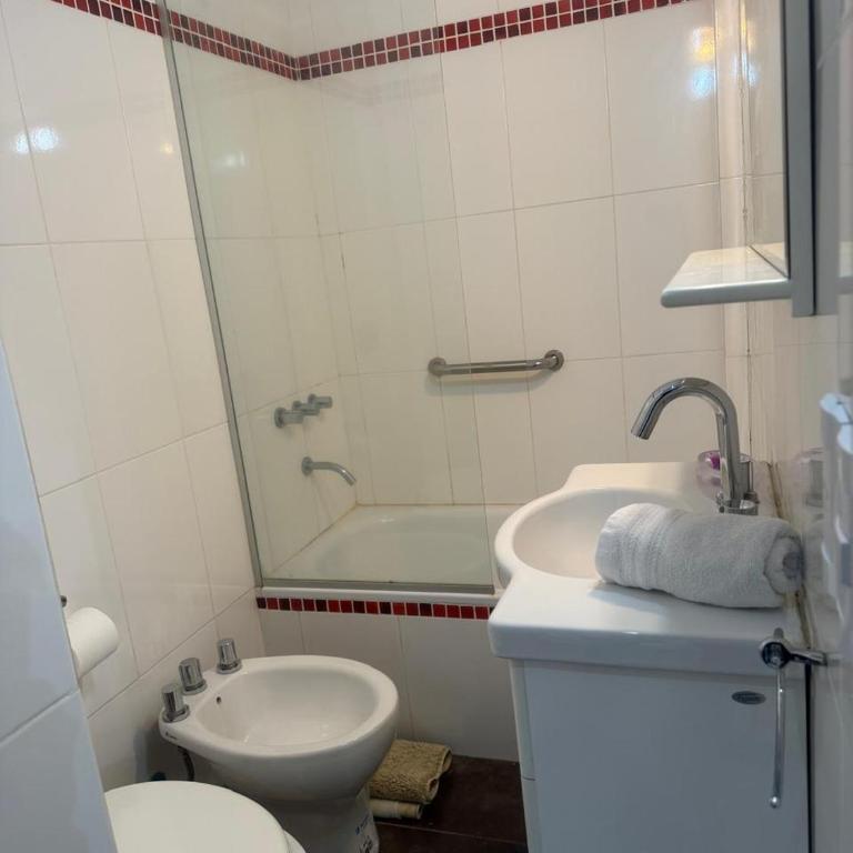alquiler departamento por dia semana mes en Almagro a pasos de Avenida Corrientes hasta 2 personas comodas wifi balcon Se solicita Seña y Número de contacto - Apartamento de 1 dormitorio - 12