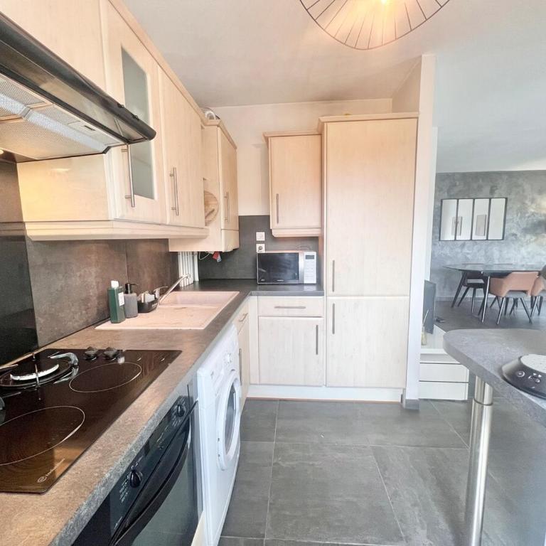 Sunny 2-room apartment, terrace, garden - One-Bedroom Apartment - 4