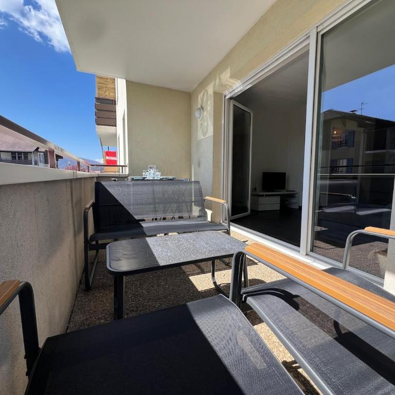 Sunny 2-room apartment, terrace, garden - One-Bedroom Apartment - 18