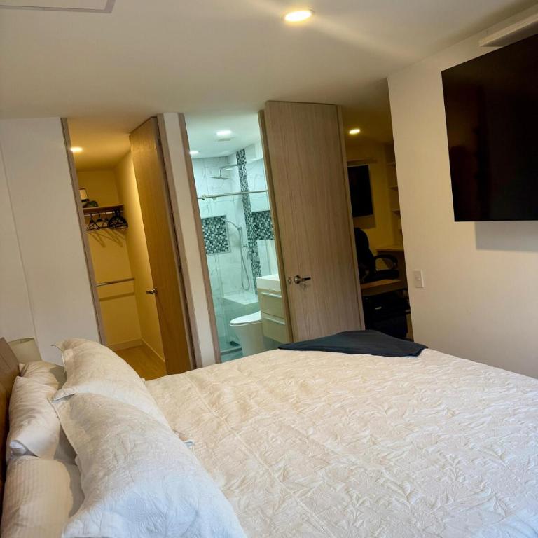 Eternal Springs 8pp, 3br, 2bt, 3acs, Pool, Jacuzzi - Three-Bedroom Apartment - High Floor - 7