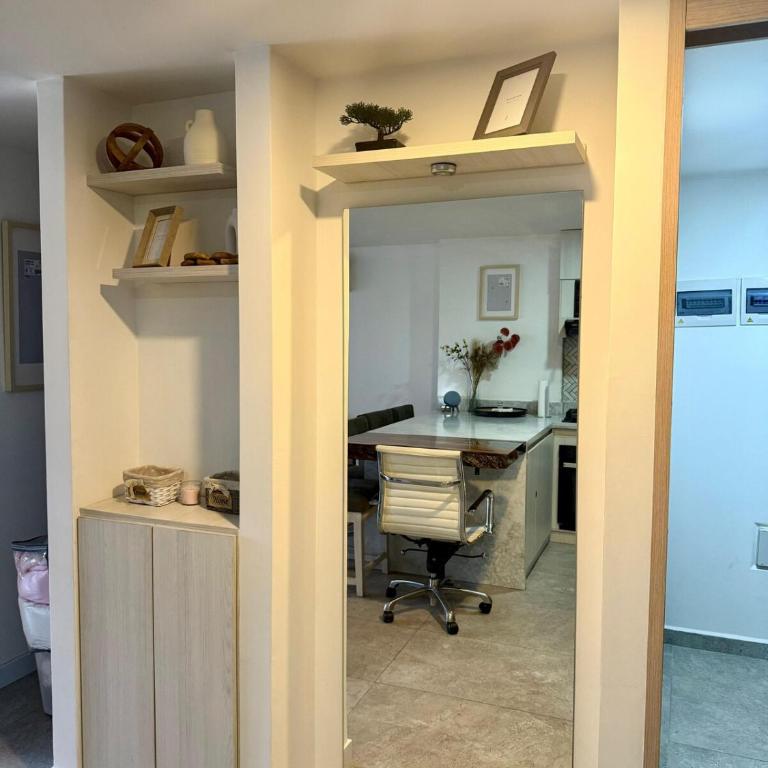 Eternal Springs 8pp, 3br, 2bt, 3acs, Pool, Jacuzzi - Three-Bedroom Apartment - High Floor - 22
