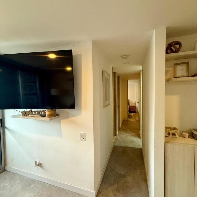 Eternal Springs 8pp, 3br, 2bt, 3acs, Pool, Jacuzzi - Three-Bedroom Apartment - High Floor - 31