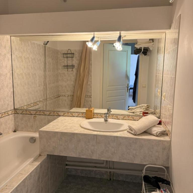 Bright & Calm 50qm - 10 min Antibes - 15 min Cannes - Pool & Tennis - Appartement 1 Chambre - 29