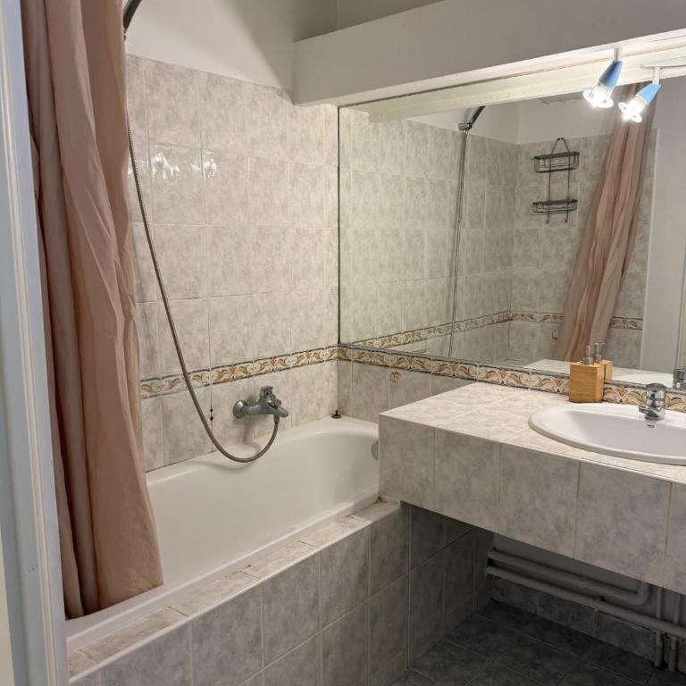 Bright & Calm 50qm - 10 min Antibes - 15 min Cannes - Pool & Tennis - Appartement 1 Chambre - 31