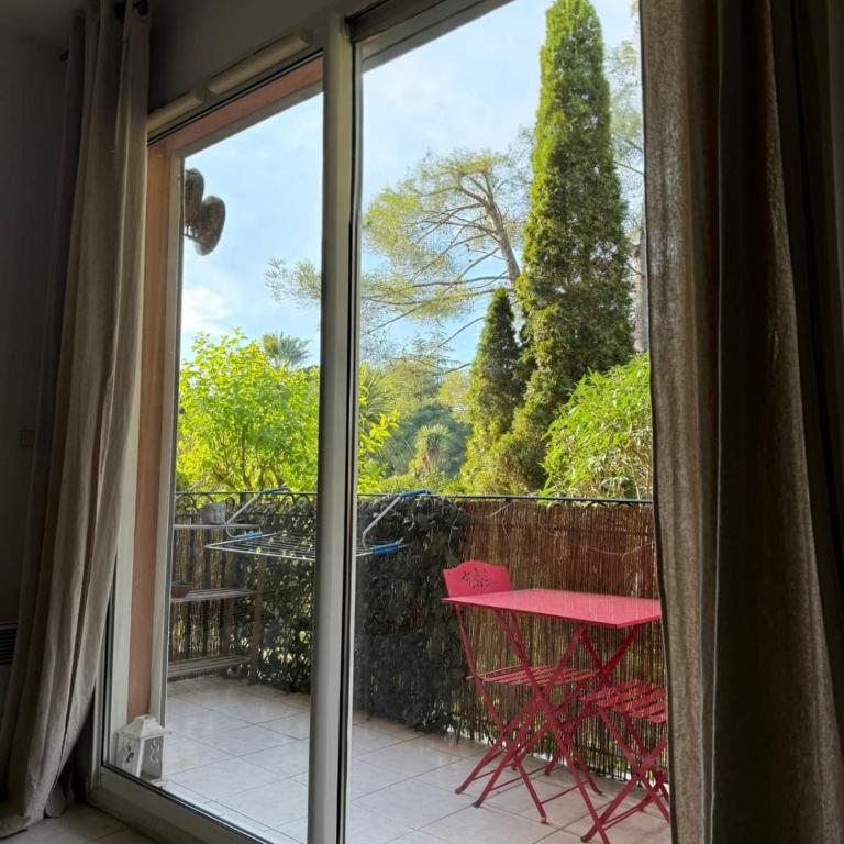 Bright & Calm 50qm - 10 min Antibes - 15 min Cannes - Pool & Tennis - Appartement 1 Chambre - 40