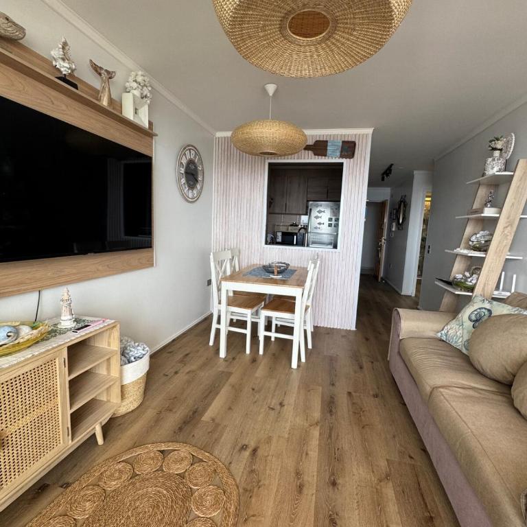 Oceanfront Concon Yacht Club Apt - Two-Bedroom Apartment - 4