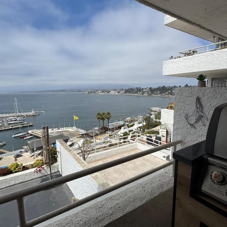 Oceanfront Concon Yacht Club Apt - Two-Bedroom Apartment - 17