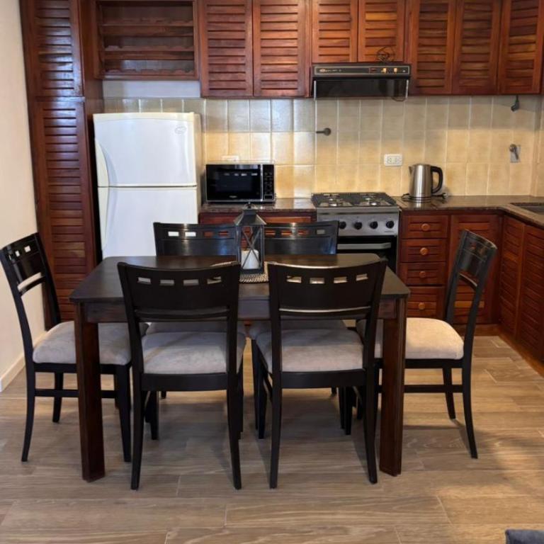 Departamento frente al mar, remodelado y equipado - Two-Bedroom Apartment - 4
