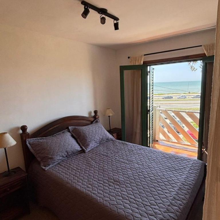 Departamento frente al mar, remodelado y equipado - Two-Bedroom Apartment - 10