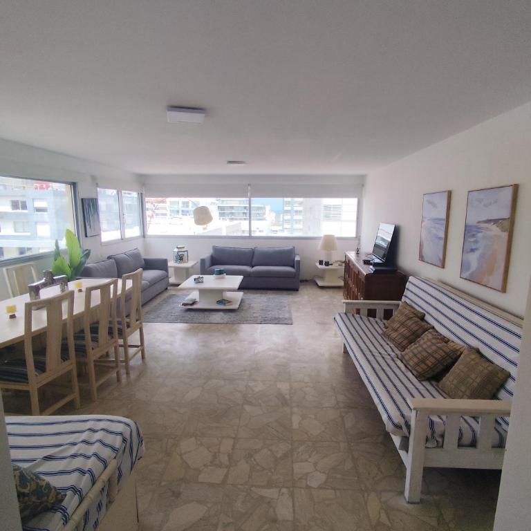 Hermoso y bien ubicado - Apartamento de 3 dormitorios - 3