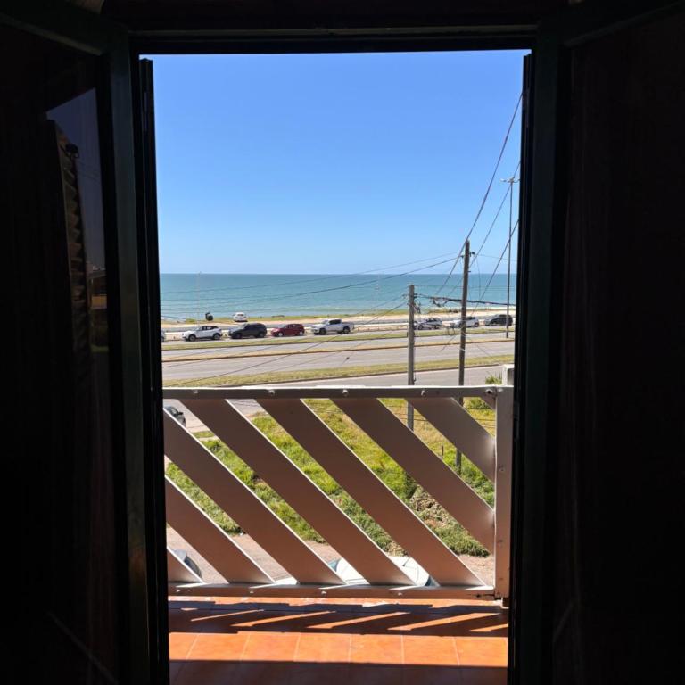 Departamento frente al mar, remodelado y equipado - Two-Bedroom Apartment - 2