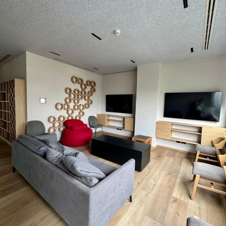 Modern Apartment Pool & Gym by Paseo Santa Lucía - Two-Bedroom Apartment - 14