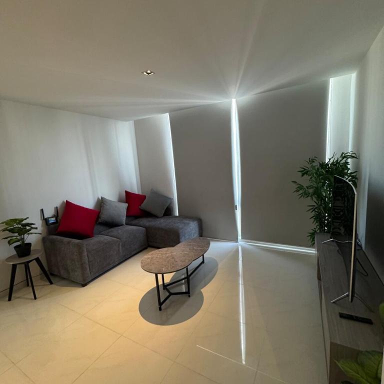 Modern Apartment Pool & Gym by Paseo Santa Lucía - Two-Bedroom Apartment - 3