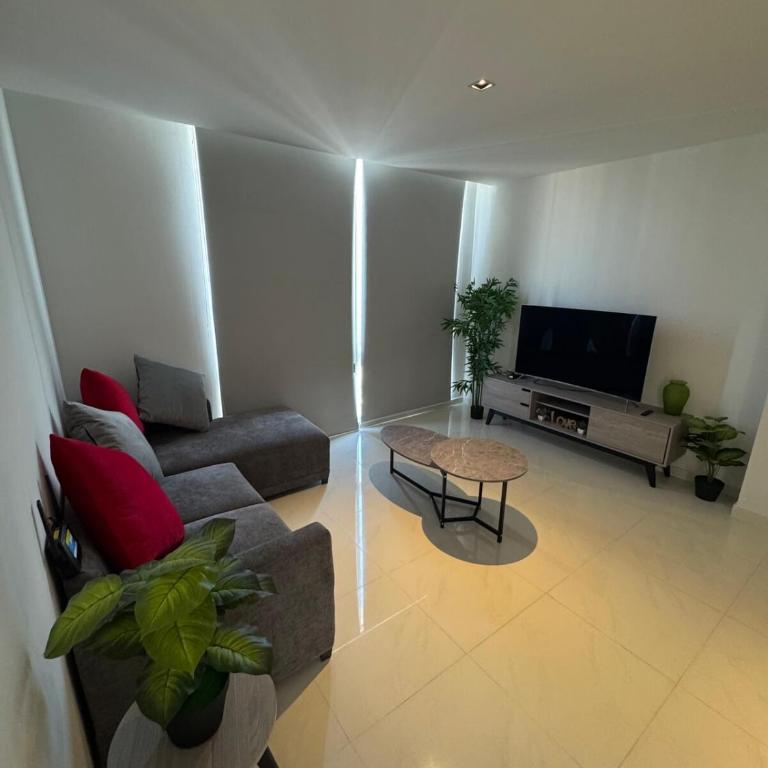 Modern Apartment Pool & Gym by Paseo Santa Lucía - Two-Bedroom Apartment - 4