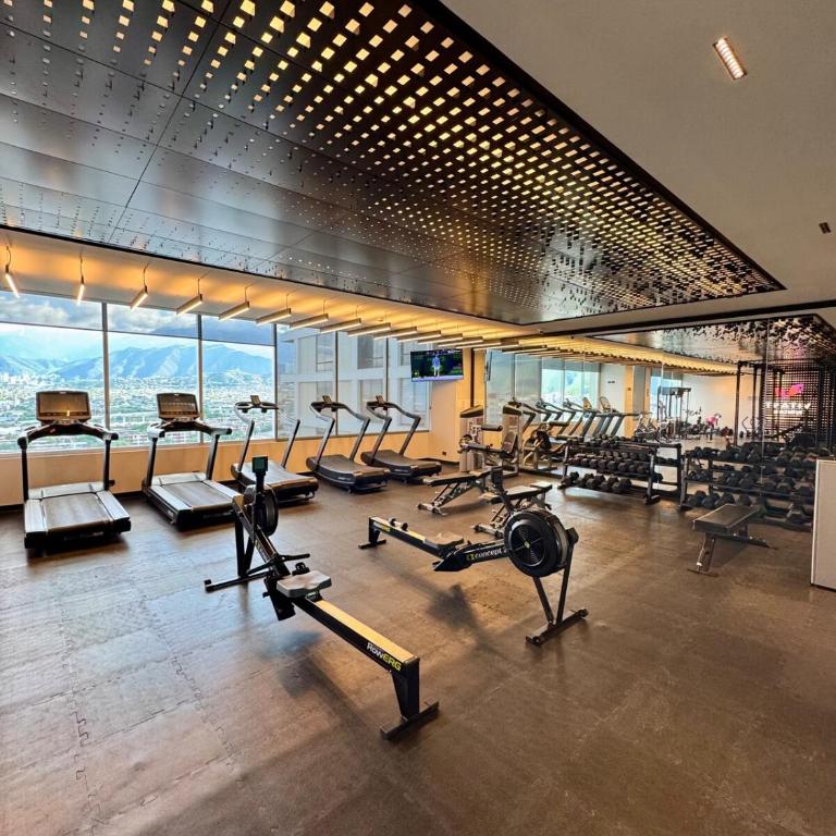 Modern Apartment Pool & Gym by Paseo Santa Lucía - Two-Bedroom Apartment - 38