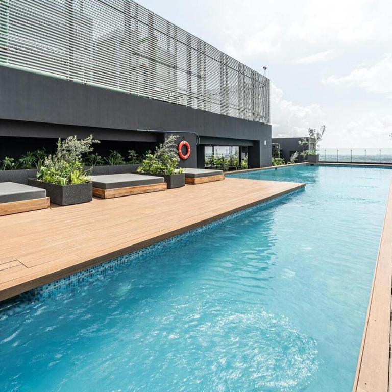 Modern Apartment Pool & Gym by Paseo Santa Lucía - Two-Bedroom Apartment - 51