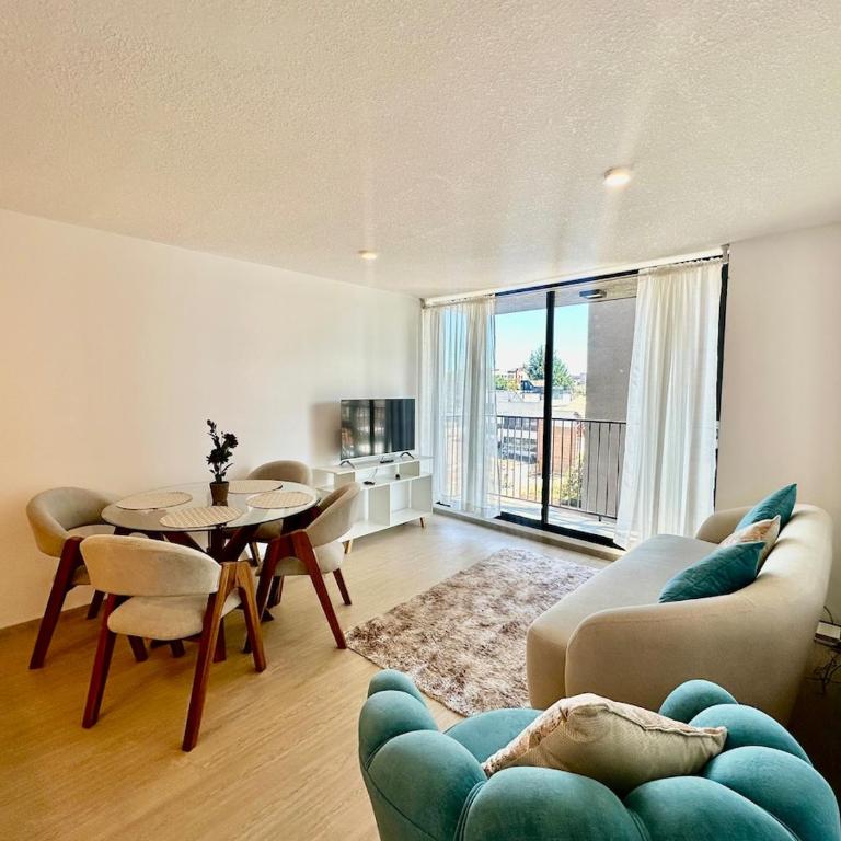 Luxury apartmentUS EmbassySolca Hospital - Three-Bedroom Apartment - 5