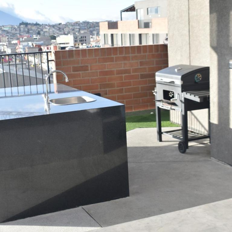 Luxury apartmentUS EmbassySolca Hospital - Three-Bedroom Apartment - 19