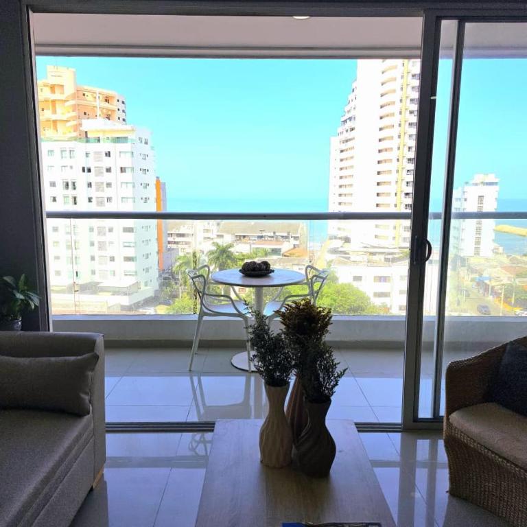 Apartamento increible en cartagena a pocos metros del mar - Three-Bedroom Apartment - 3