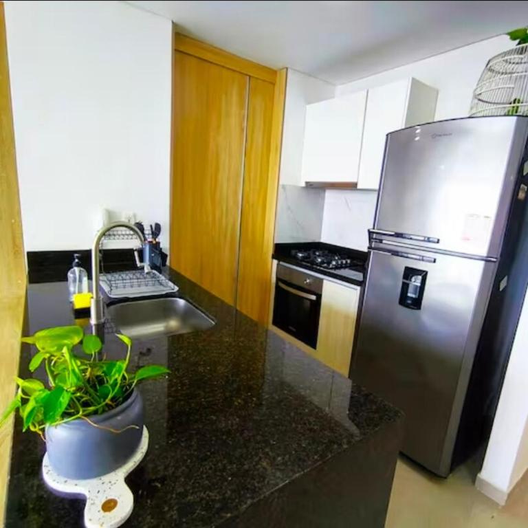 Apartamento increible en cartagena a pocos metros del mar - Three-Bedroom Apartment - 10