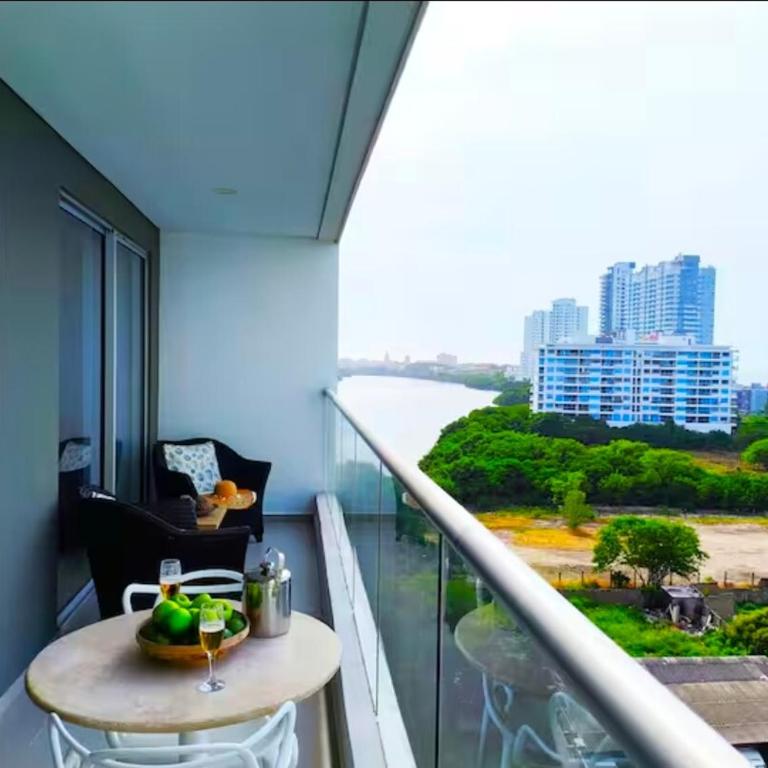 Apartamento increible en cartagena a pocos metros del mar - Three-Bedroom Apartment - 11