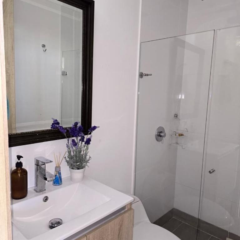 Apartamento increible en cartagena a pocos metros del mar - Three-Bedroom Apartment - 17