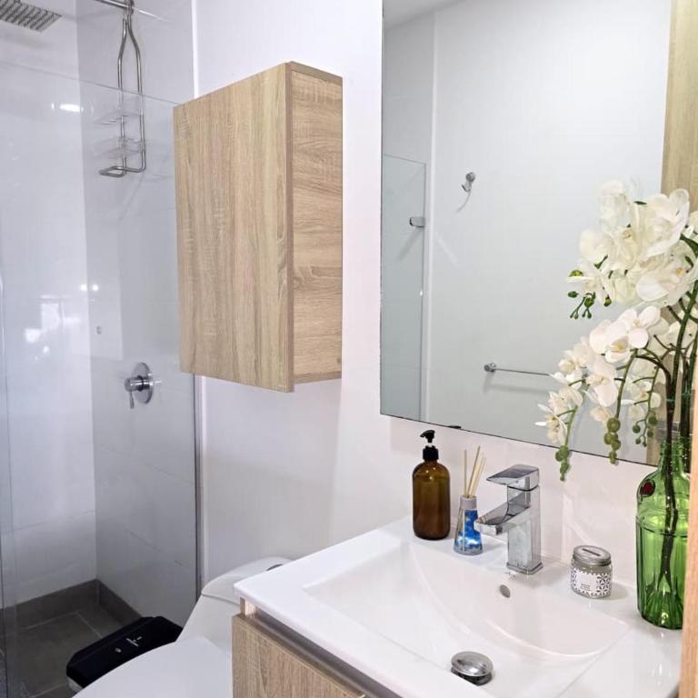 Apartamento increible en cartagena a pocos metros del mar - Three-Bedroom Apartment - 20