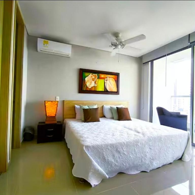 Apartamento increible en cartagena a pocos metros del mar - Three-Bedroom Apartment - 23