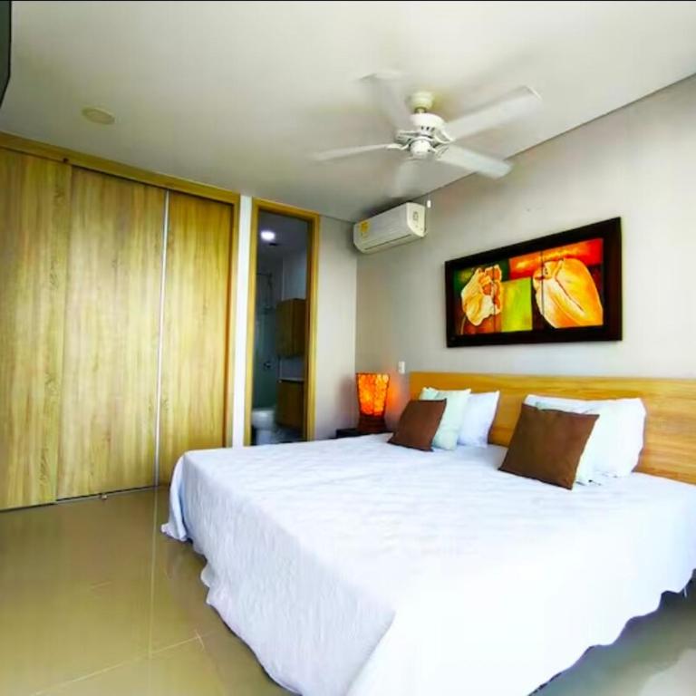 Apartamento increible en cartagena a pocos metros del mar - Three-Bedroom Apartment - 26