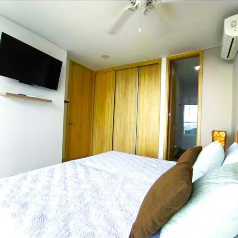 Apartamento increible en cartagena a pocos metros del mar - Three-Bedroom Apartment - 33