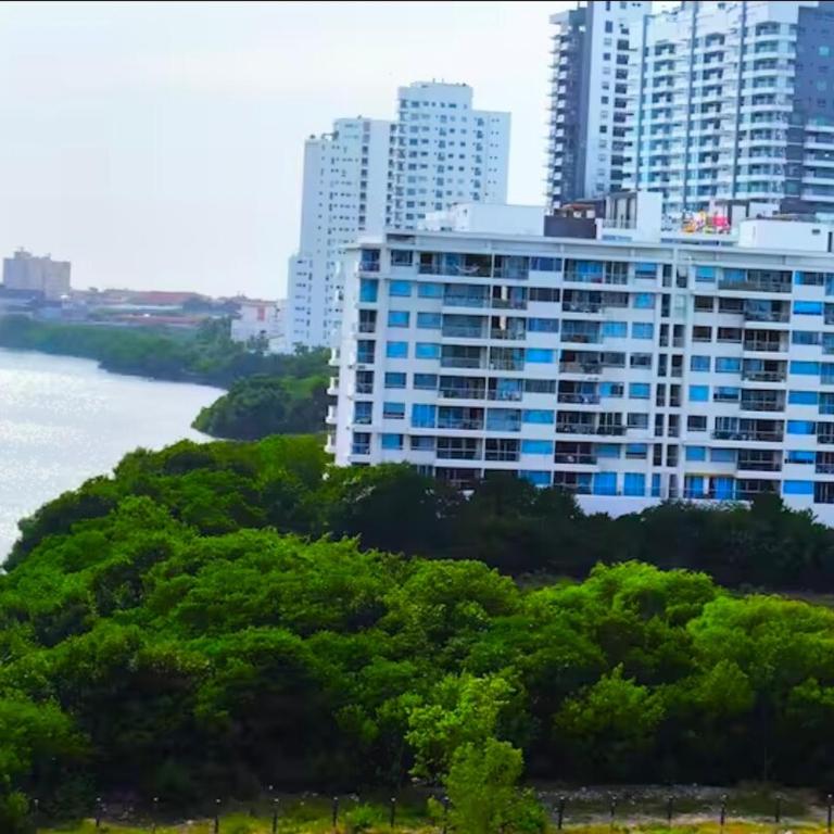 Apartamento increible en cartagena a pocos metros del mar - Three-Bedroom Apartment - 35