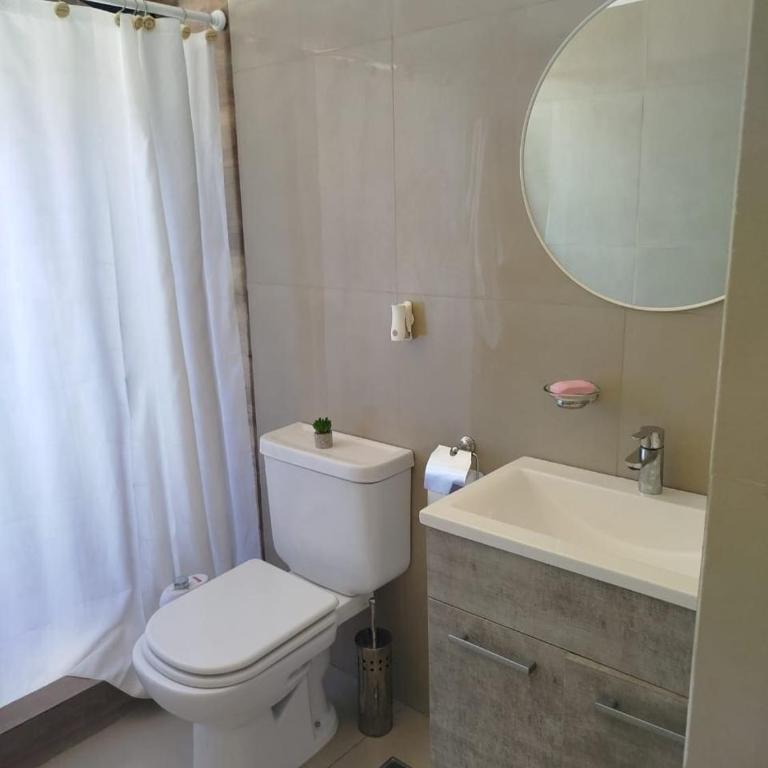Mountain View & Comfort - Two-Bedroom House - 4