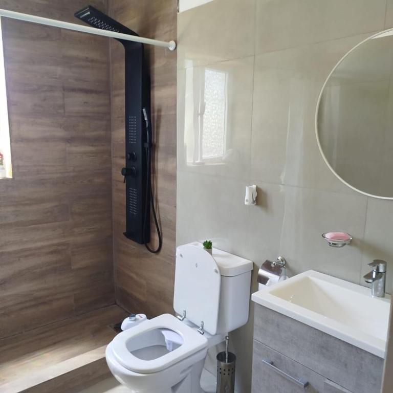 Mountain View & Comfort - Two-Bedroom House - 7