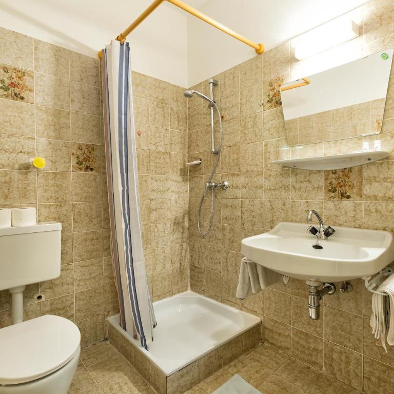 Bed&Breakfast Lausegger - Doppel-/Zweibettzimmer mit Balkon - 4