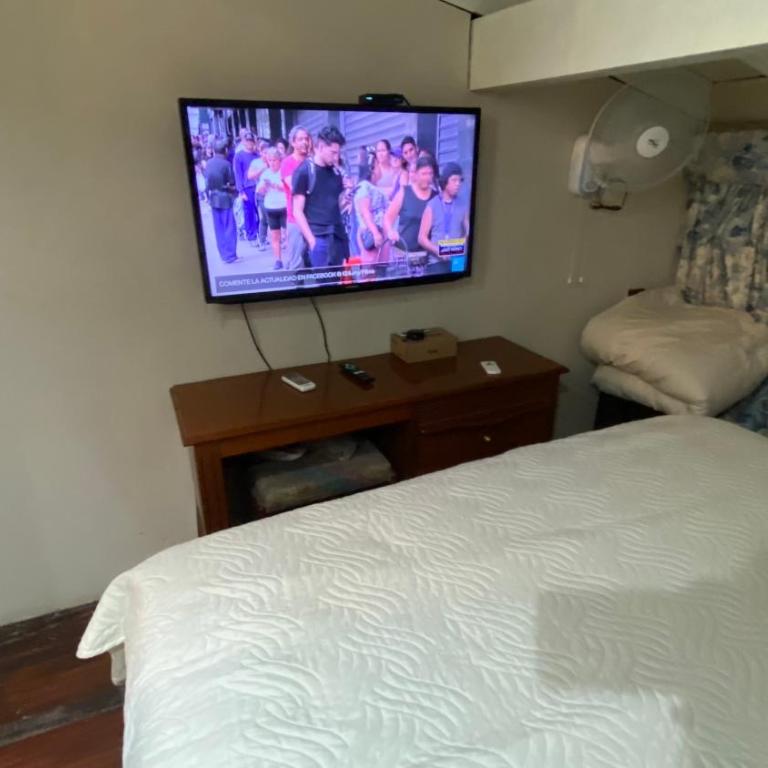 San Bernardino village - Three-Bedroom Apartment - 8