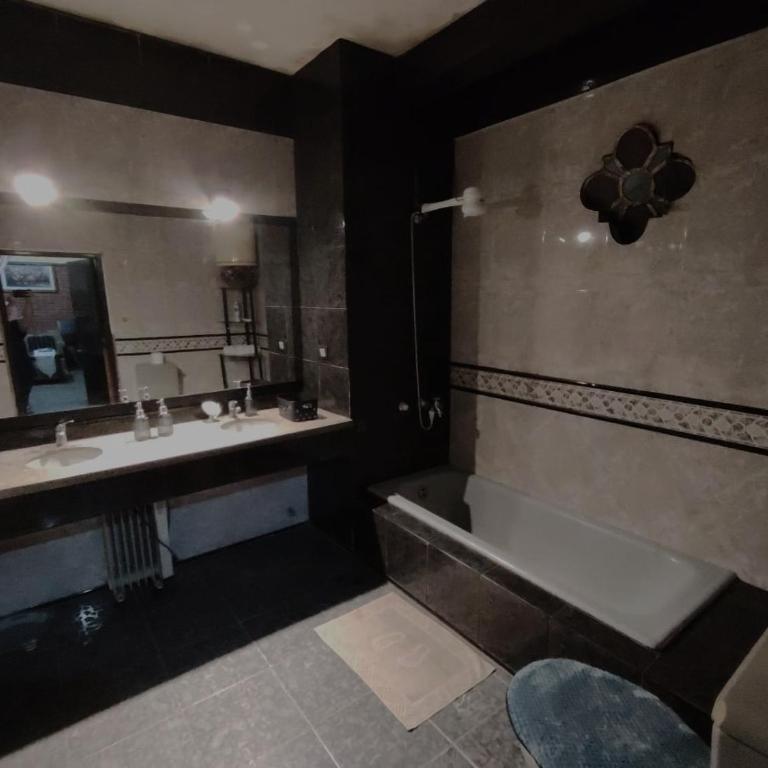 HOSTAL PURAHEI ROGA - Habitaciones independientes con Baño y comedor compartido - Family Room with Shared Bathroom - 1
