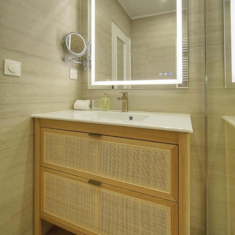 Mimosa 2BR with Balcony - Walk to Palais and Beach - Apartment mit 2 Schlafzimmern - 28