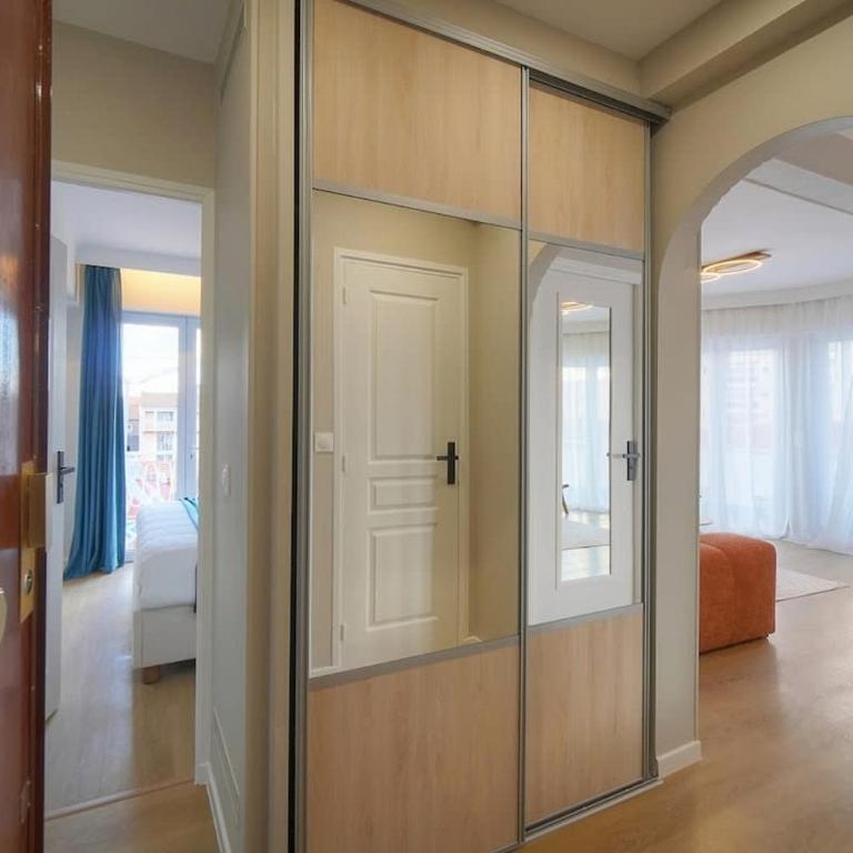Mimosa 2BR with Balcony - Walk to Palais and Beach - Apartment mit 2 Schlafzimmern - 32