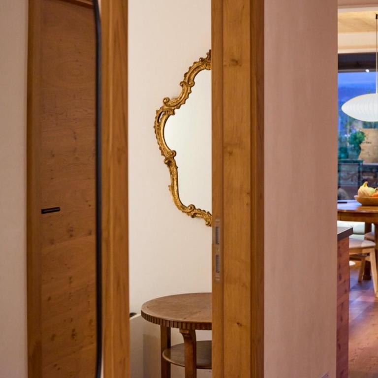 Mountains & Lake Boutique Apartment - Two-Bedroom Apartment - 32
