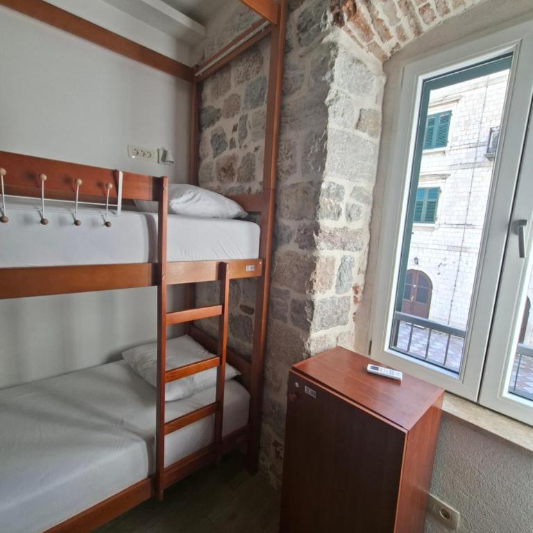 CENTRUM HOSTEL - Bed in 5-Bed Mixed Dormitory Room - 6