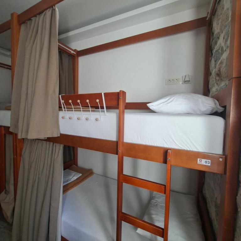 CENTRUM HOSTEL - Bed in 5-Bed Mixed Dormitory Room - 7