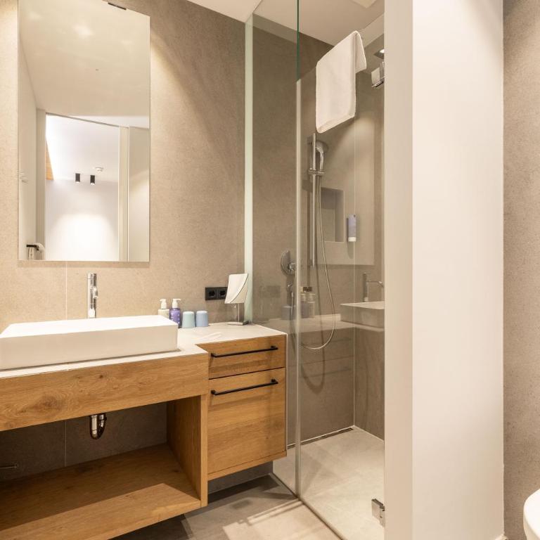 Seehotel Bellevue by keyone - Standard Doppel-/Zweibettzimmer mit Balkon - 4