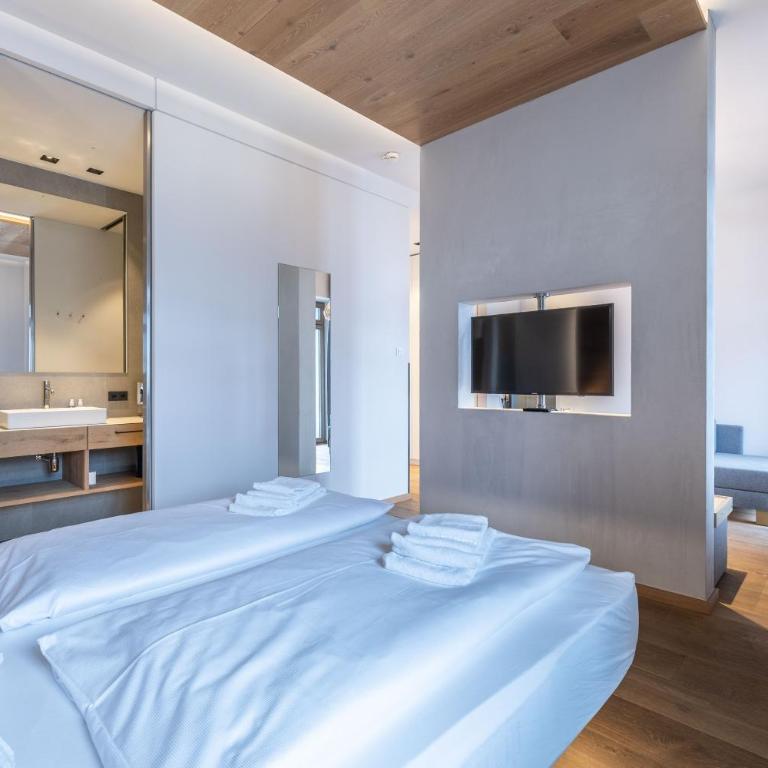 Seehotel Bellevue by keyone - Deluxe Doppel-/Zweibettzimmer mit Seeblick - 12