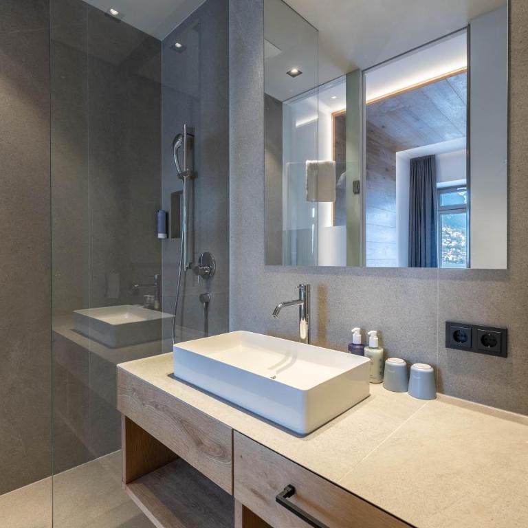 Seehotel Bellevue by keyone - Deluxe Doppel-/Zweibettzimmer mit Seeblick - 7