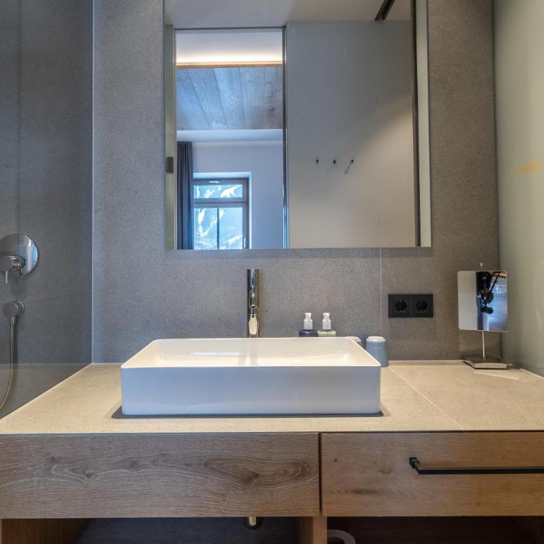 Seehotel Bellevue by keyone - Deluxe Doppel-/Zweibettzimmer mit Seeblick - 10
