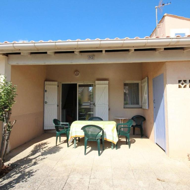 Maison de vacances dans résidence MARINES avec piscine commune, 4 à 5 couchages, 250 m de la mer à PORTIRAGNES Plage LRMA52A - Casa con 2 Camere da Letto - 1