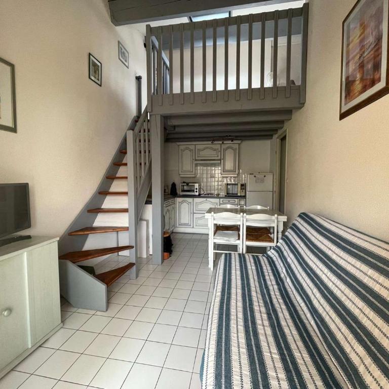 Maison de vacances dans résidence MARINES avec piscine commune, 4 à 5 couchages, 250 m de la mer à PORTIRAGNES Plage LRMA52A - Casa con 2 Camere da Letto - 5