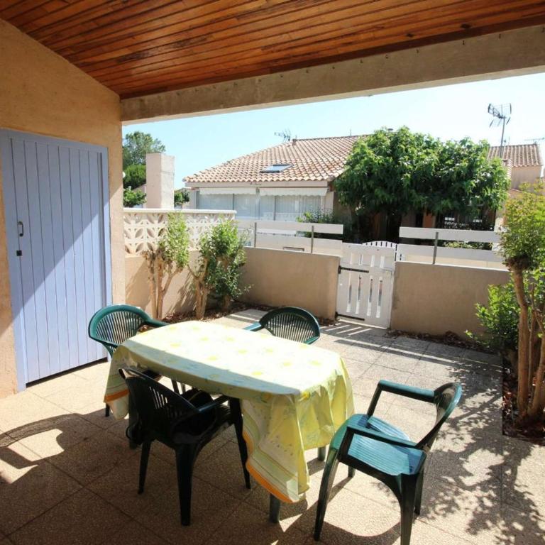 Maison de vacances dans résidence MARINES avec piscine commune, 4 à 5 couchages, 250 m de la mer à PORTIRAGNES Plage LRMA52A - Casa con 2 Camere da Letto - 2